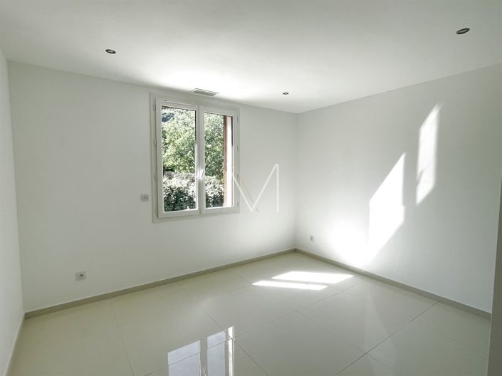 Image No.10-5 Bed House for sale