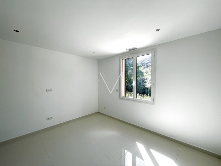 Image No.11-5 Bed House for sale