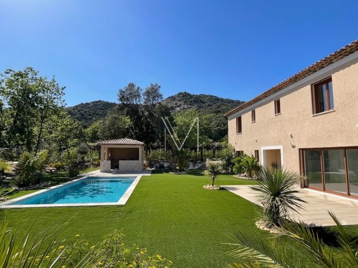 Image No.3-5 Bed House for sale