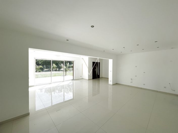 Image No.4-5 Bed House for sale