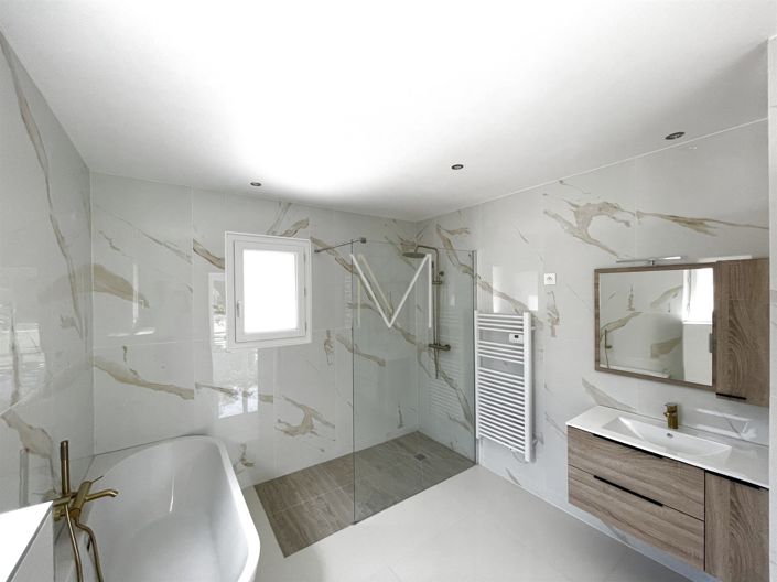 Image No.9-5 Bed House for sale