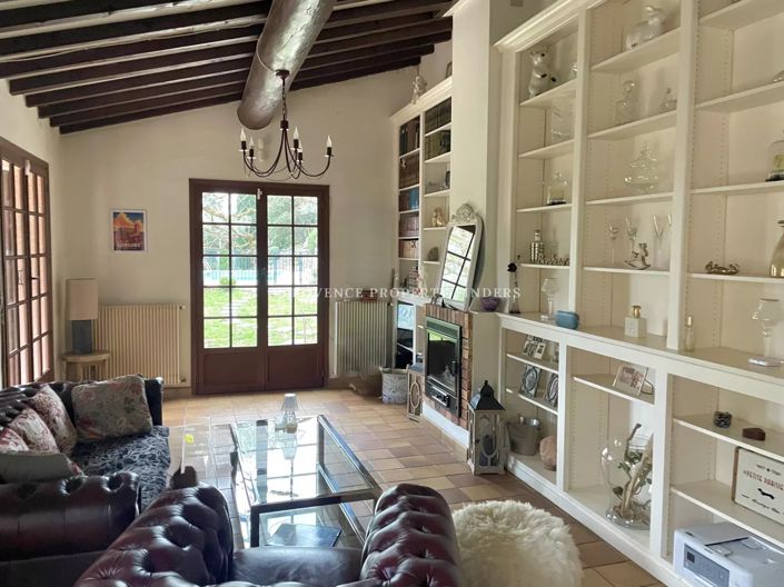 Image No.2-4 Bed House for sale
