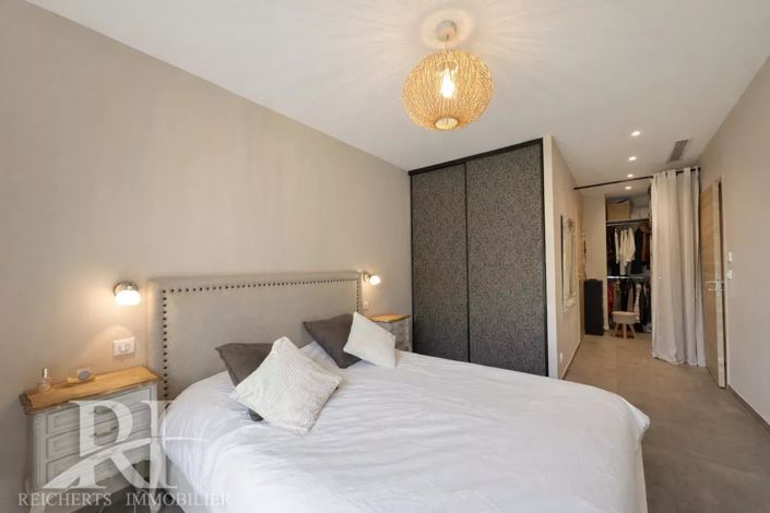 Image No.12-3 Bed House for sale
