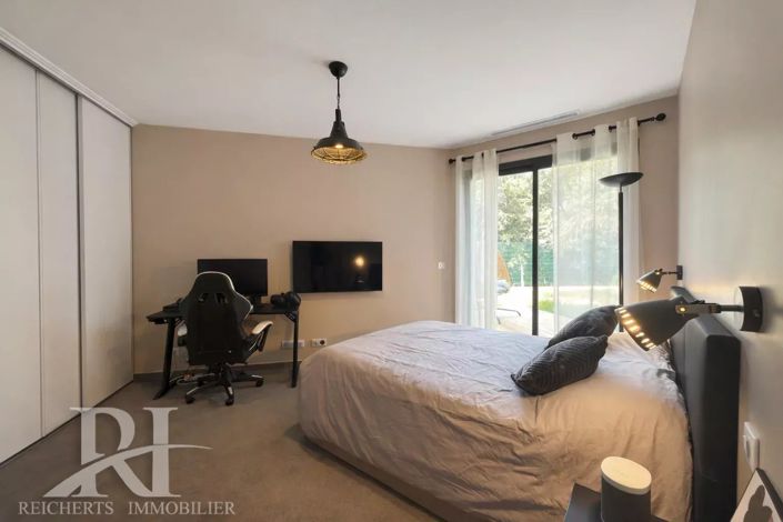 Image No.18-3 Bed House for sale