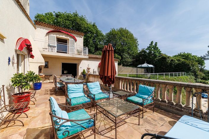 Image No.18-6 Bed House for sale