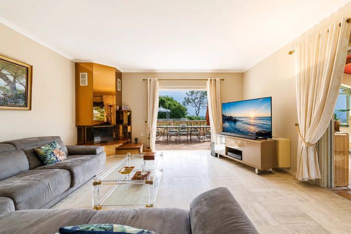 Image No.2-6 Bed House for sale