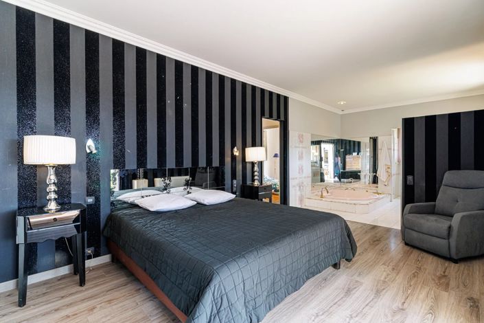 Image No.30-6 Bed House for sale