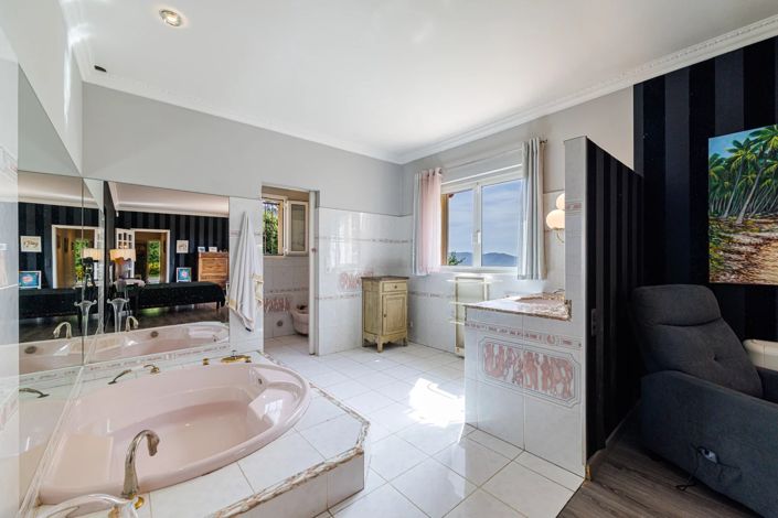 Image No.31-6 Bed House for sale