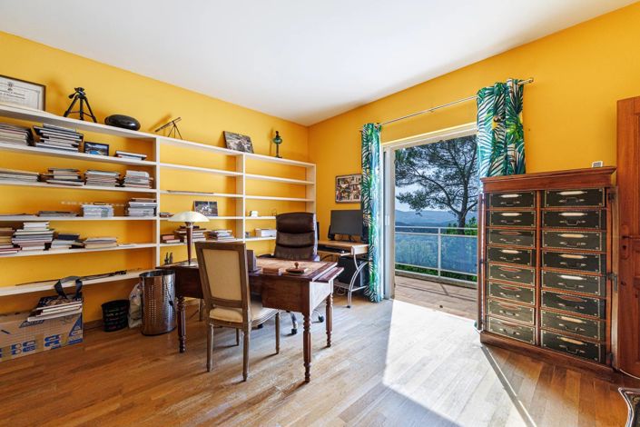 Image No.38-6 Bed House for sale