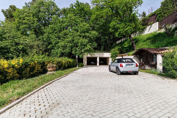 Image No.42-6 Bed House for sale