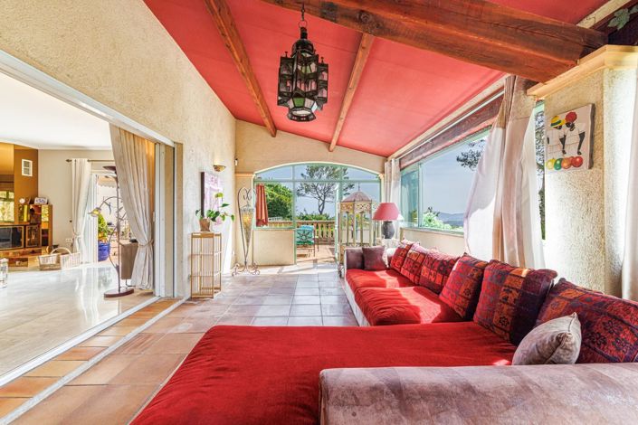 Image No.6-6 Bed House for sale