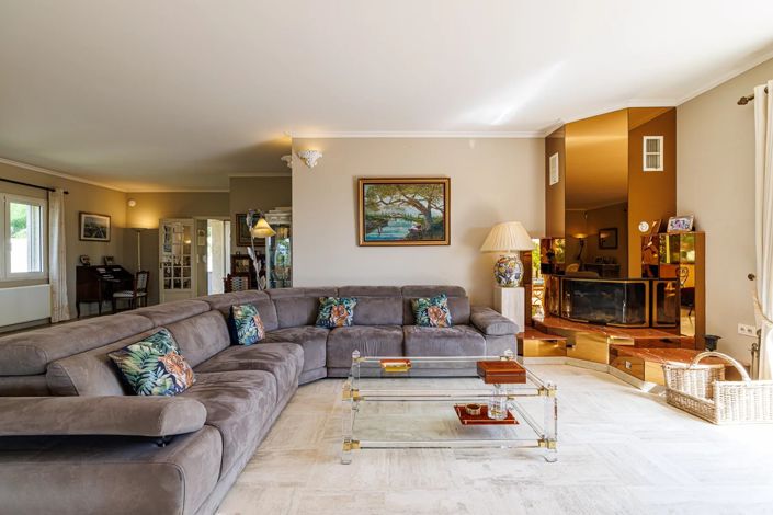Image No.8-6 Bed House for sale