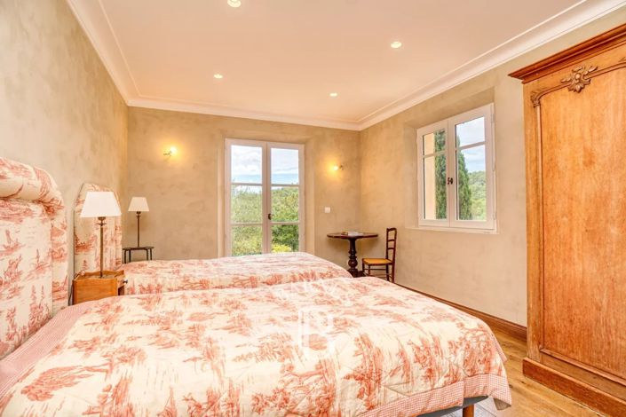 Image No.12-5 Bed House for sale
