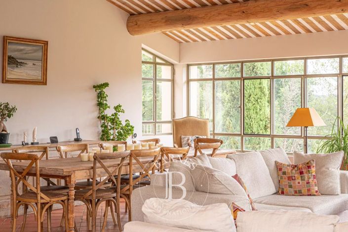 Image No.6-5 Bed House for sale