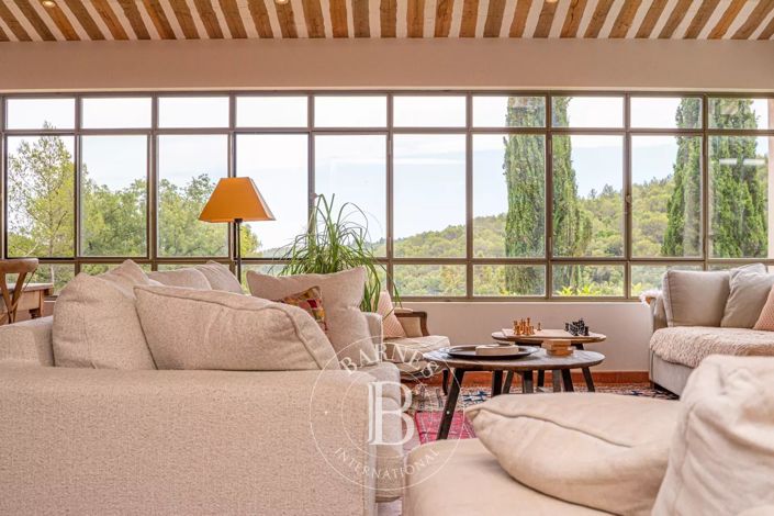 Image No.7-5 Bed House for sale