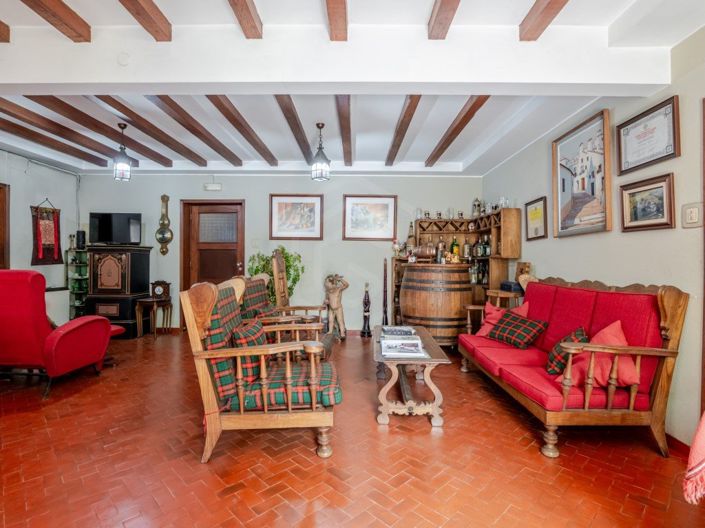 Image No.12-6 Bed House for sale