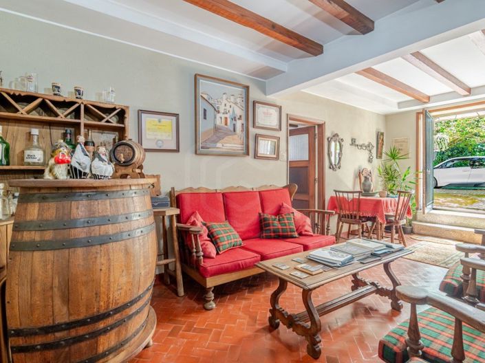 Image No.20-6 Bed House for sale
