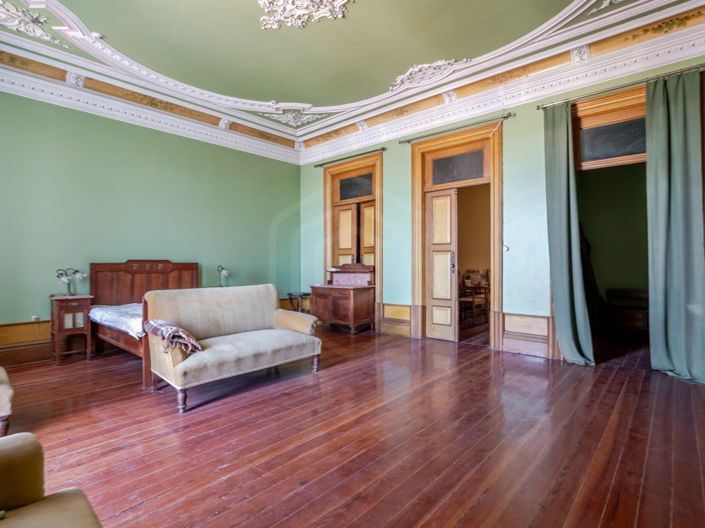 Image No.21-6 Bed House for sale