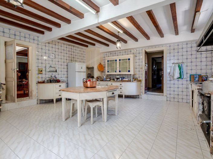 Image No.24-6 Bed House for sale