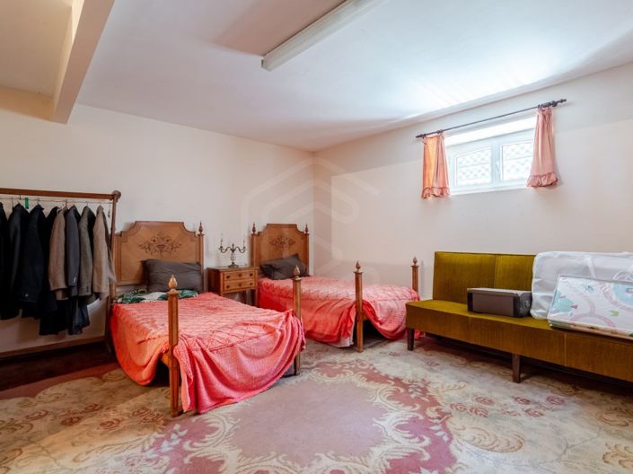 Image No.28-6 Bed House for sale