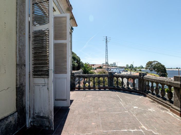Image No.31-6 Bed House for sale