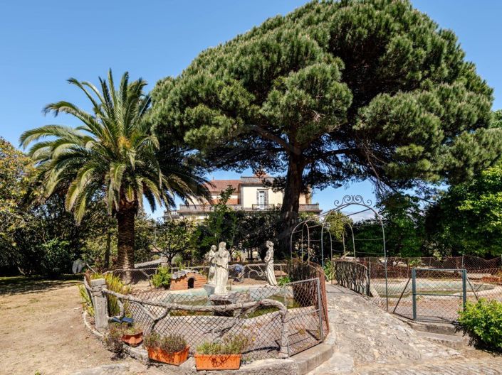 Image No.32-6 Bed House for sale
