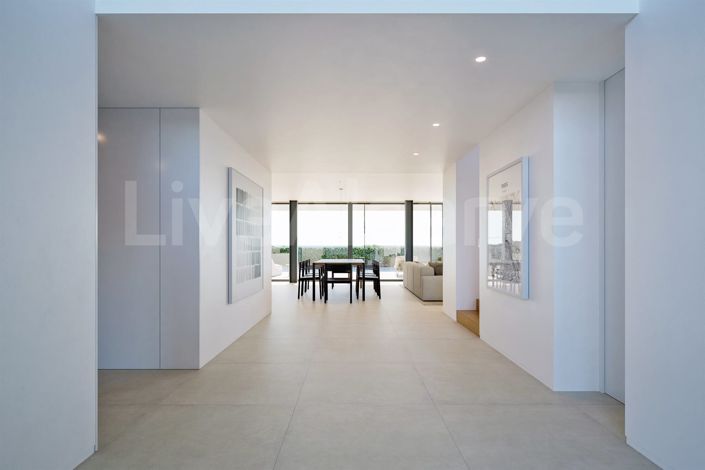 Image No.7-4 Bed House for sale