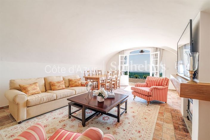 Image No.10-5 Bed Property for sale