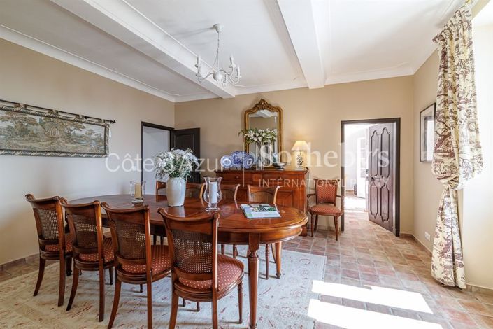 Image No.11-5 Bed Property for sale