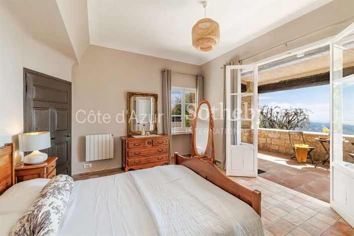 Image No.14-5 Bed Property for sale