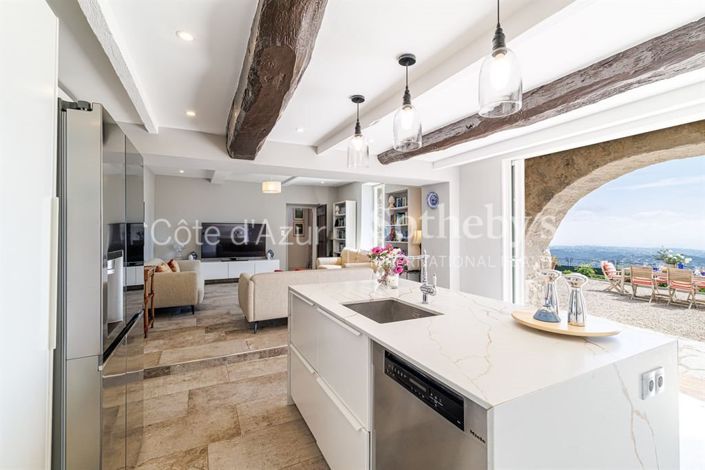 Image No.8-5 Bed Property for sale