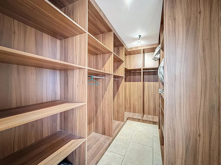 Image No.13-4 Bed House for sale