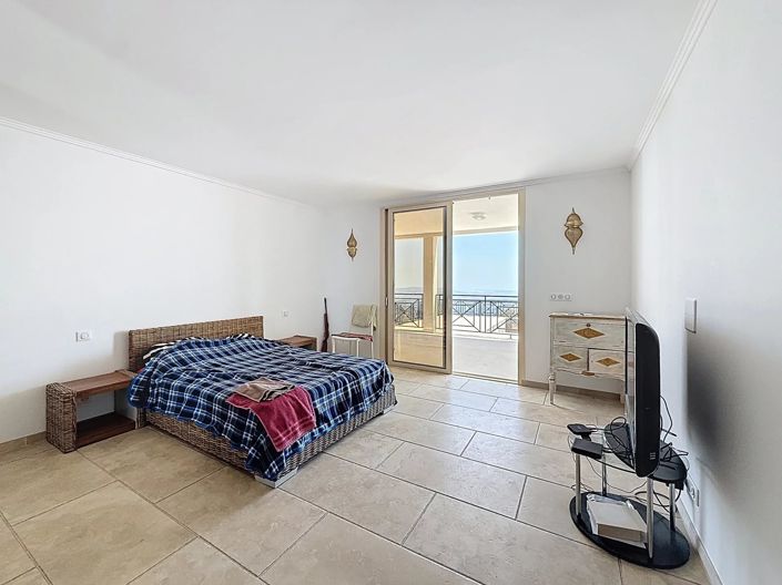 Image No.14-4 Bed House for sale