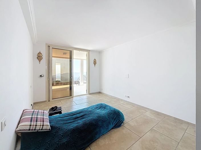 Image No.16-4 Bed House for sale