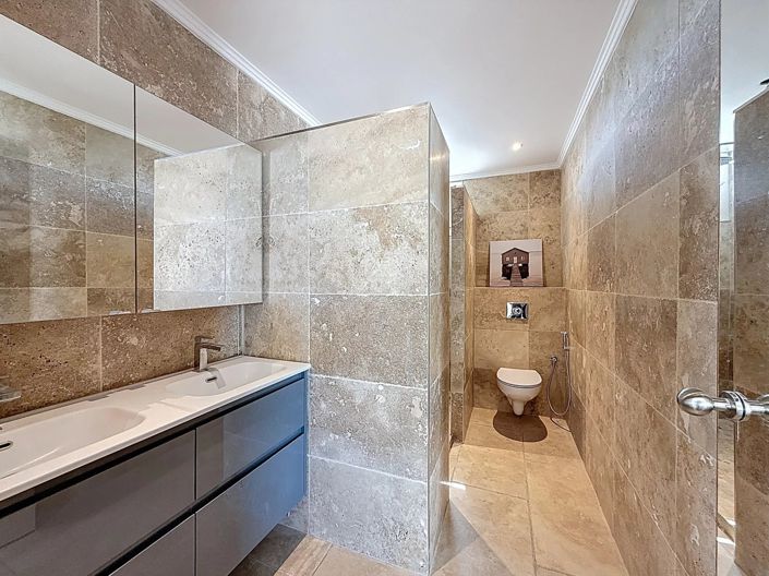 Image No.18-4 Bed House for sale