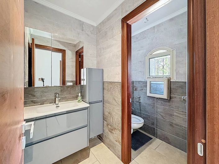Image No.19-4 Bed House for sale