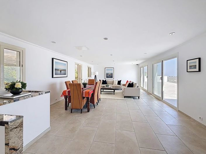 Image No.7-4 Bed House for sale