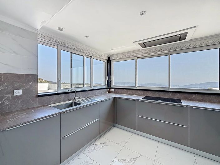 Image No.9-4 Bed House for sale