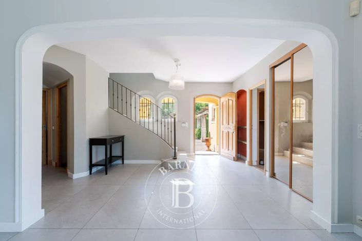 Image No.10-4 Bed House for sale