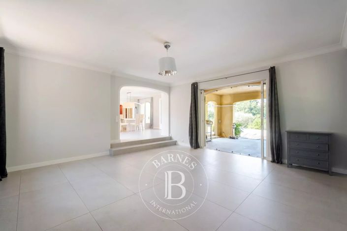 Image No.14-4 Bed House for sale