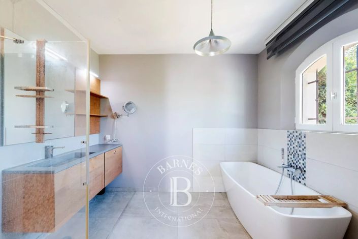 Image No.18-4 Bed House for sale