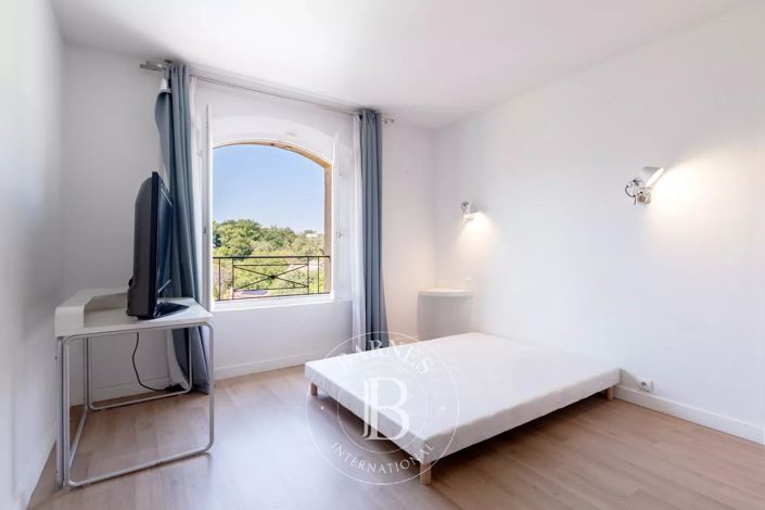 Image No.19-4 Bed House for sale