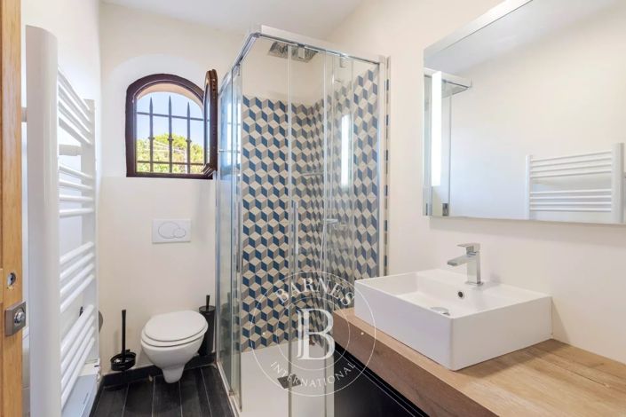 Image No.20-4 Bed House for sale