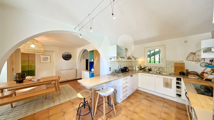 Image No.9-4 Bed Property for sale