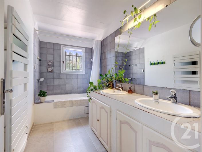 Image No.9-3 Bed House for sale
