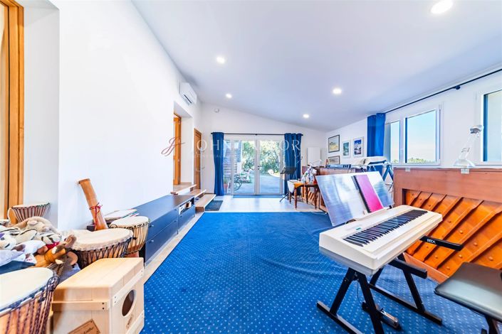 Image No.16-5 Bed House for sale