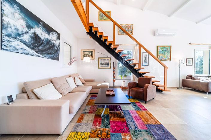 Image No.17-5 Bed House for sale