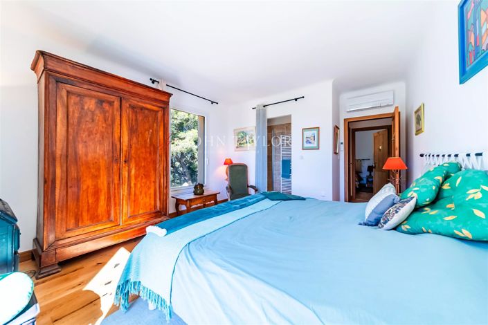 Image No.18-5 Bed House for sale