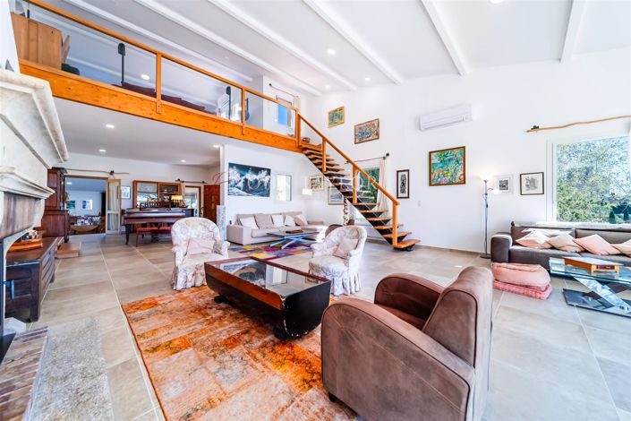 Image No.8-5 Bed House for sale