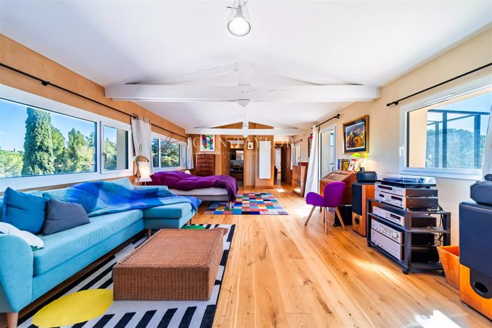 Image No.8-5 Bed House for sale